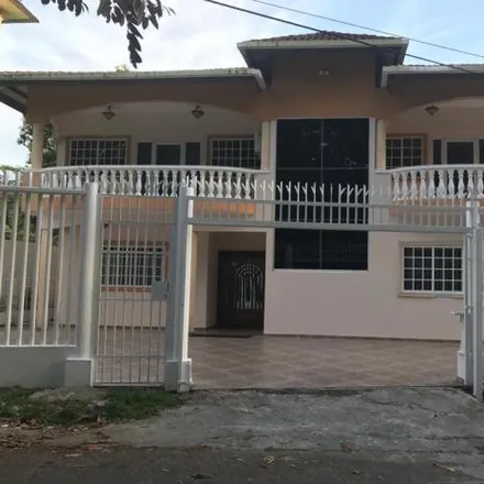 Rent this 4 bed house on Área comercial in Calle 8, 9851