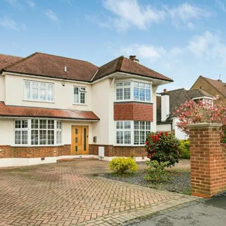 Buy this 5 bed house on The Walk in Potters Bar, Hertfordshire