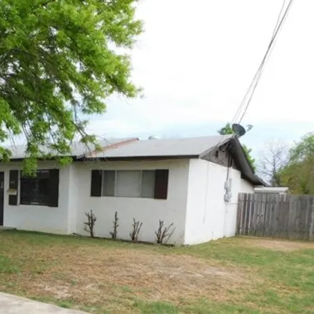 Rent this 3 bed house on 877 Avenue S in Del Rio, TX 78840