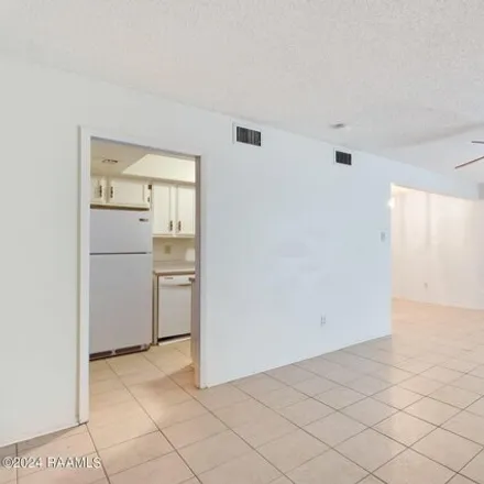 Image 5 - 2399 Ambassador Caffery Parkway, Lafayette, LA 70506, USA - Condo for sale