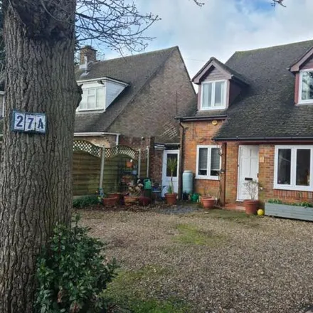 Buy this 3 bed house on Duckhall Farm in Chesham Road, Bovingdon