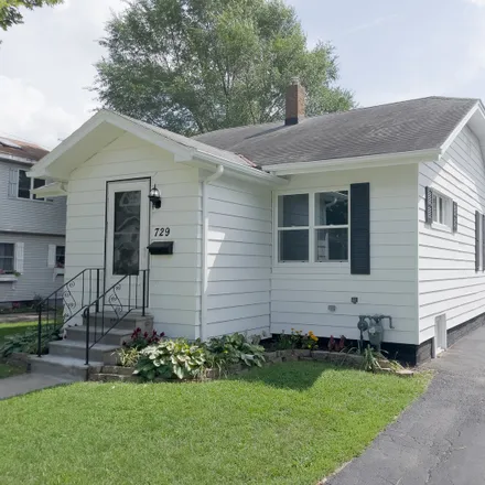 Buy this 4 bed house on 729 Douglas Street in Morris, IL 60450