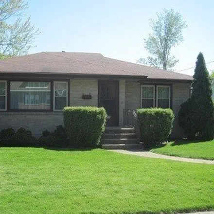 Buy this 2 bed house on 1662 8th Street in Peru, IL 61354