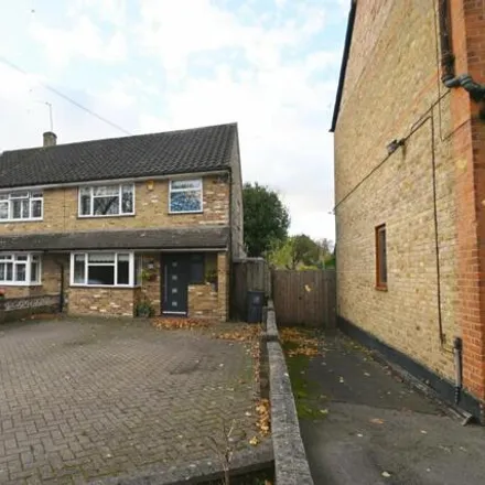 Buy this 3 bed duplex on Slough Road in Datchet, SL3 9AL