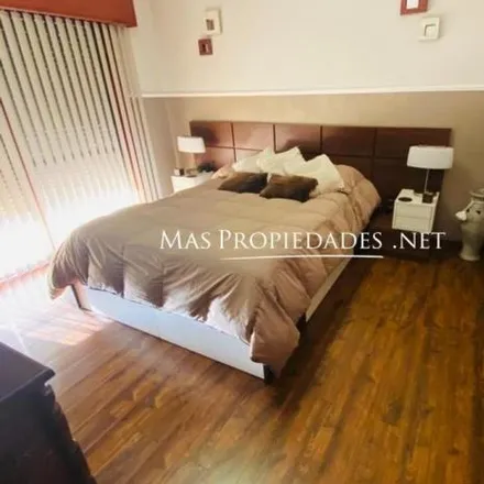 Buy this 2 bed house on Avenida 14 - Juan Domingo Perón 4603 in Partido de Berazategui, B1880 BFA Berazategui
