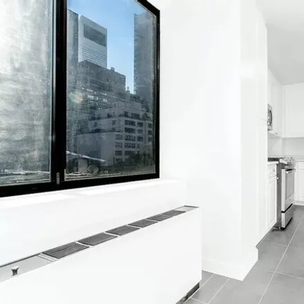 Image 5 - 243 East 58th Street, New York, NY 10022, USA - Apartment for rent