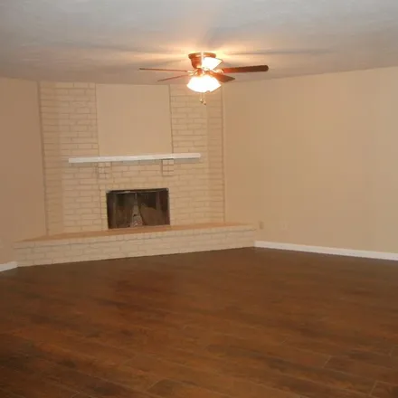 Image 7 - 1726 Santa Fe Trail, Ameserio Estates, Grand Prairie, TX 75052, USA - House for rent