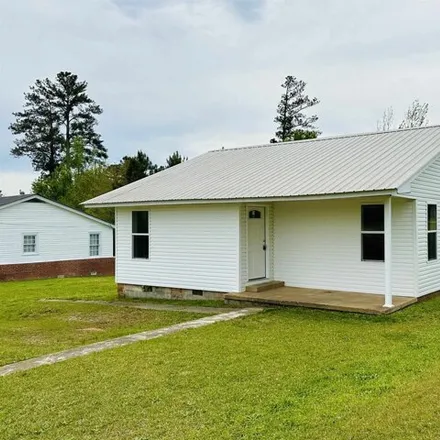 Buy this 2 bed house on 564 Circle Hill Drive in Selmer, TN 38375