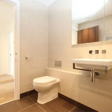 Image 7 - Knoll Rise, Broom Hill, London, BR6 0RX, United Kingdom - Apartment for rent