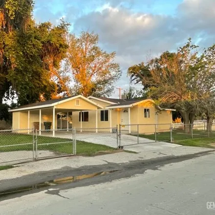 Buy this 2 bed house on 688 Willow Drive in Kern County, CA 93308