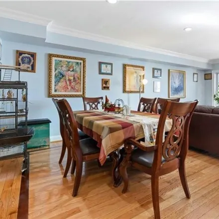 Image 7 - 181 Buttrick Avenue, New York, NY 10465, USA - Townhouse for sale