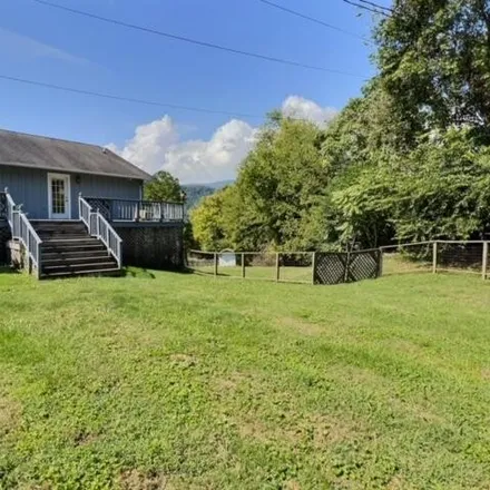 Buy this studio duplex on 889 Lovely Bluff Road in Anderson County, TN 37769