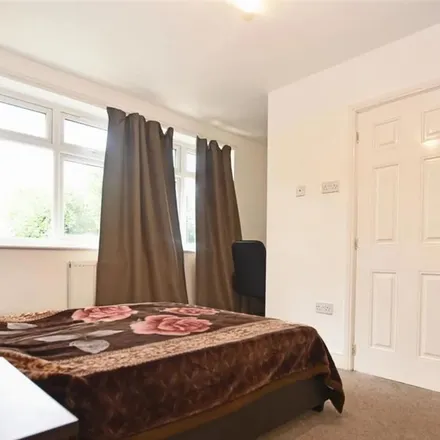 Image 9 - Osterley Avenue, London, TW7 4QF, United Kingdom - Apartment for rent