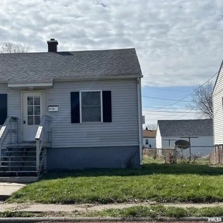 Buy this 2 bed house on 3187 Orchard Avenue in Davenport, IA 52802