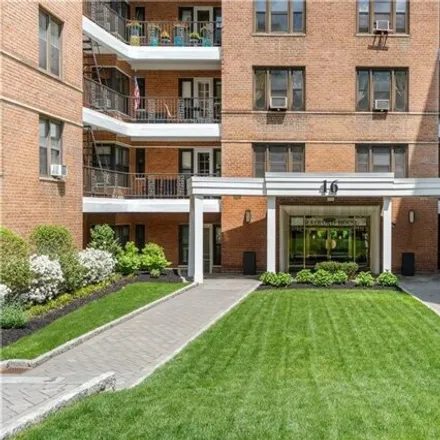 Buy this studio apartment on 16 North Broadway in City of White Plains, NY 10601