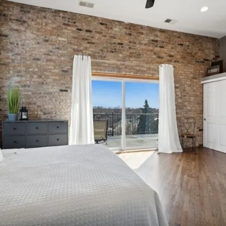 Image 9 - 2041 West Belmont Avenue, Chicago, IL 60618, USA - Condo for sale