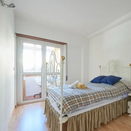 Rent this 3 bed room on Rua Jorge Afonso