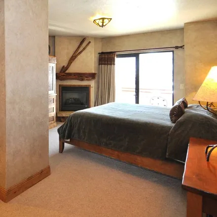 Rent this 3 bed condo on Park City