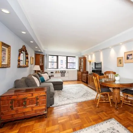 Buy this studio apartment on 181 East 73rd Street in New York, NY 10021