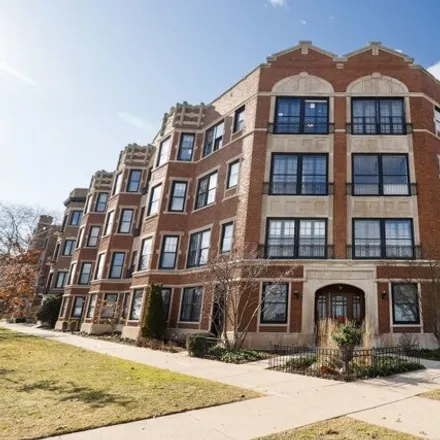 Buy this 3 bed condo on Sheridan Square Apartments in 620-638 Sheridan Square, Evanston