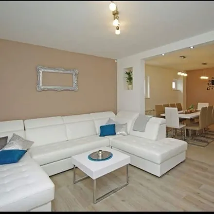 Rent this 5 bed house on Klinički bolnički centar Split - Zagvozd in Franje Tuđmana 46, 21270 Općina Zagvozd