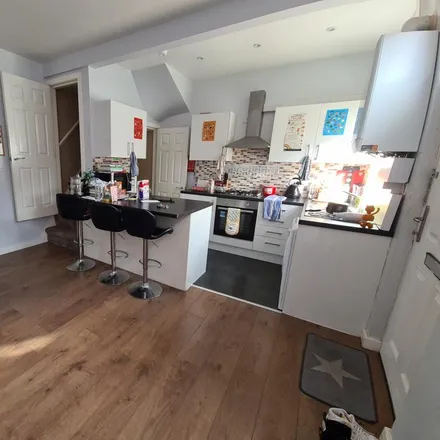 Rent this 3 bed house on Beechwood View in Leeds, LS4 2LP