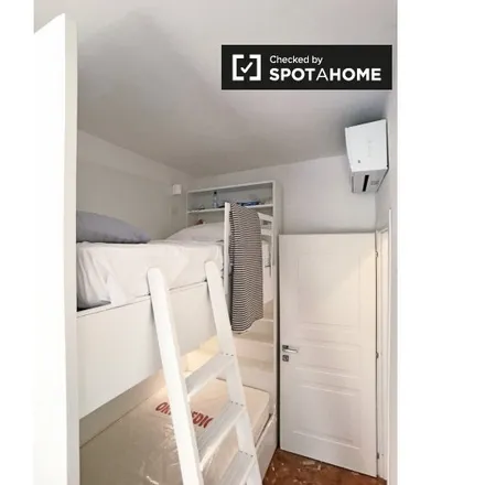 Rent this 9 bed room on Viale Fulvio Testi in 20092 Cinisello Balsamo MI, Italy