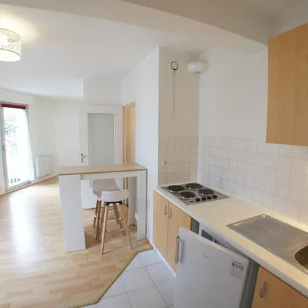 Image 2 - 5 Rue Fulton, 49000 Angers, France - Apartment for rent