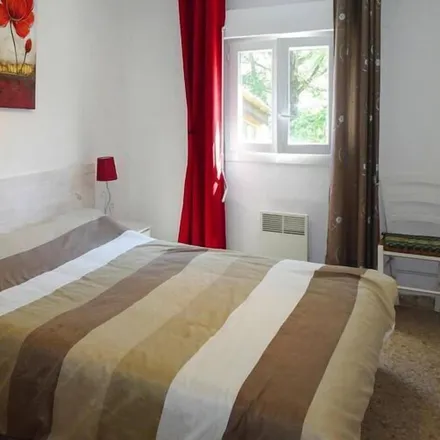 Rent this 4 bed house on Vaison-la-Romaine in Rue Jean Jaurès, 84110 Vaison-la-Romaine
