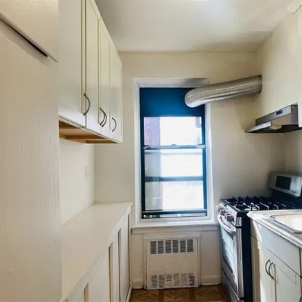 Image 2 - 87-56 87th Street, New York, NY 11372, USA - Apartment for sale
