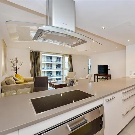 Image 2 - Dolphin House, The Boulevard, London, SW6 2GT, United Kingdom - Apartment for rent