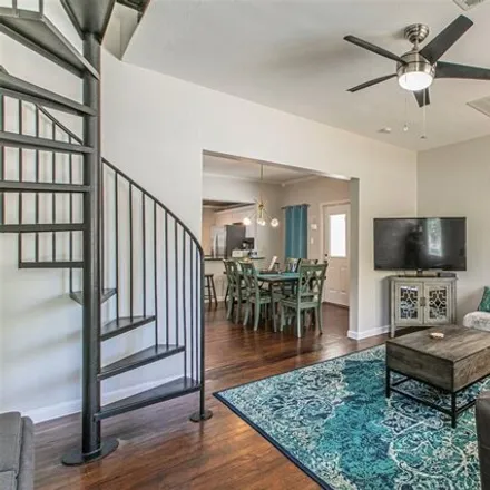Image 2 - 1680 East 17th Street, Georgetown, TX 78626, USA - House for sale