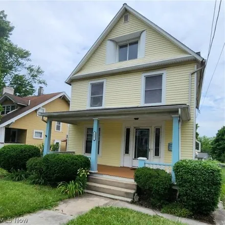 Buy this 4 bed house on 907 Cleveland Ave in Amherst, Ohio