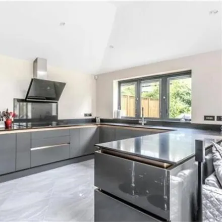 Image 4 - Speldhurst Close, London, BR2 9DT, United Kingdom - House for sale