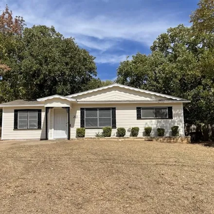 Buy this 3 bed house on 2611 West Washington Street in Denison, TX 75020