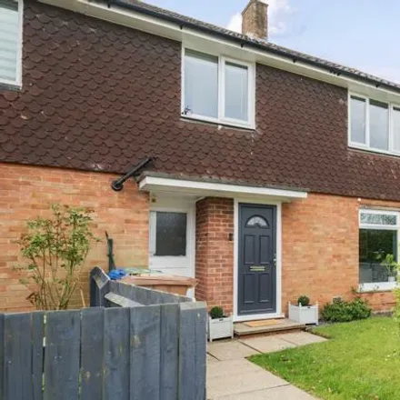 Buy this 3 bed townhouse on Dartmouth Close in Easthampstead, RG12 9HG