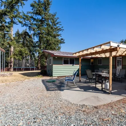 Buy this 3 bed townhouse on 2540 Ridgeview Drive in Island County, WA 98277
