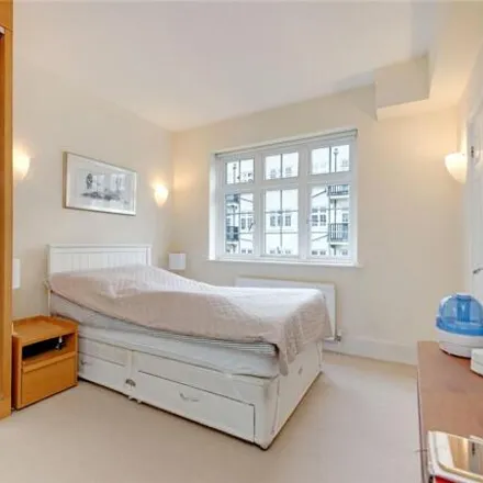 Image 2 - Block 6, Clifton Court, London, NW8 8HT, United Kingdom - Room for rent