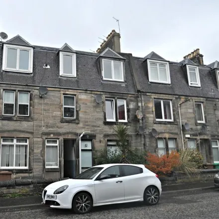 Rent this 2 bed apartment on Victoria Terrace in Castleblair Park, Wellwood