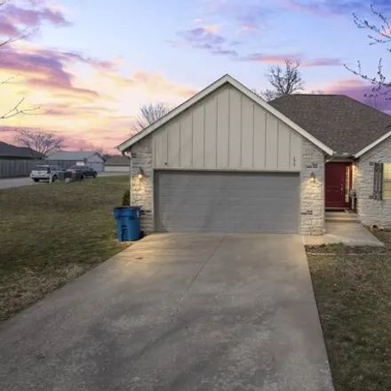 Buy this 5 bed house on 199 Neals Trail in Reeds Spring, Stone County
