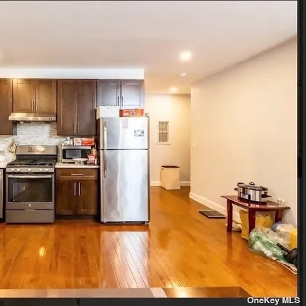 Image 2 - 143-11 Negundo Avenue, New York, NY 11355, USA - Apartment for rent