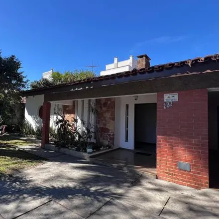 Buy this studio house on Rua Professor Paulo d'Assumpção 117 in Jardim das Américas, Curitiba - PR