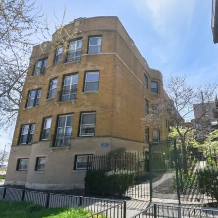 Buy this 2 bed condo on 1219-1231 West Greenleaf Avenue in Chicago, IL 60645