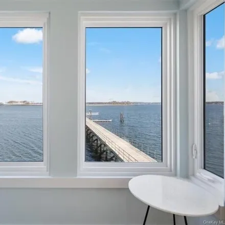 Image 4 - 11 Deepwater Way, New York, NY 10464, USA - Condo for sale