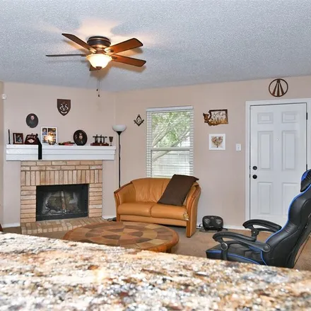 Image 5 - 907 Cortez Drive, Watsonville, Arlington, TX 76001, USA - House for sale