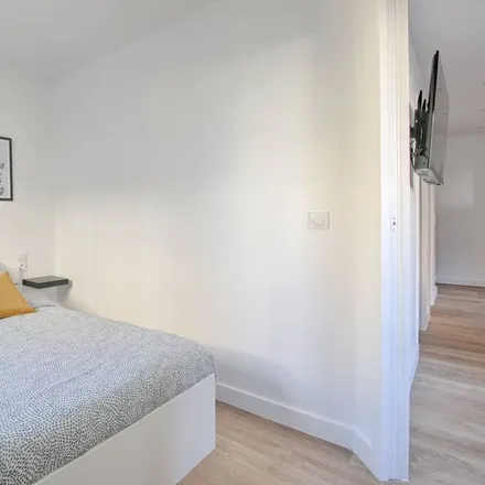 Rent this 2 bed apartment on Vitry-sur-Seine in Rue Pierre Semard, 94400 Vitry-sur-Seine