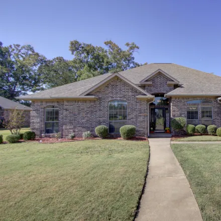 Buy this 4 bed house on 6601 Country Hills Drive in Texarkana, AR 71854