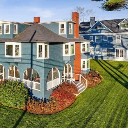 Buy this 8 bed condo on 11 Haverhill Avenue in Kennebunkport, ME 04046