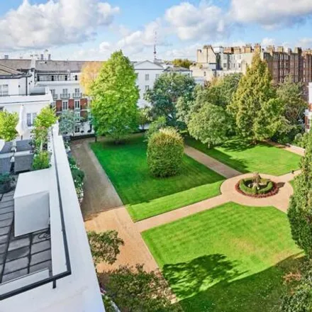 Image 3 - Redwoods Mansions, Chantry Square, London, W8 5UH, United Kingdom - House for sale