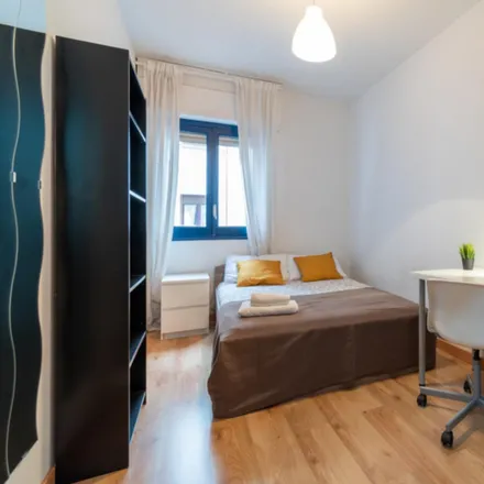 Rent this 7 bed room on Madrid in Iglesia de Jesús, Calle de Calatrava